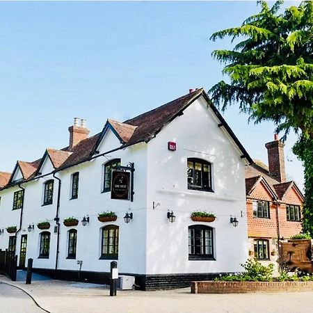 The Nest Hotel & Restaurant Petersfield Bagian luar foto