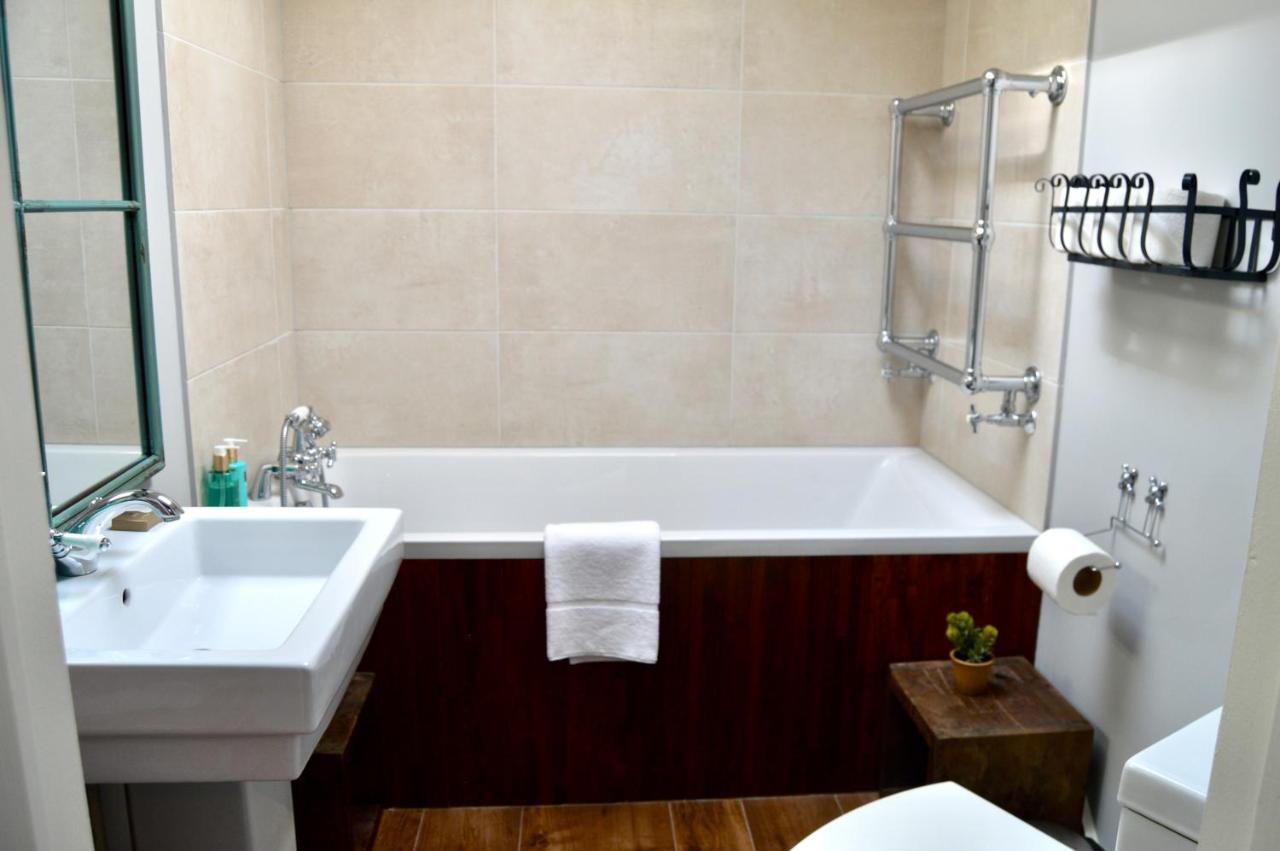 The Nest Hotel & Restaurant Petersfield Bagian luar foto